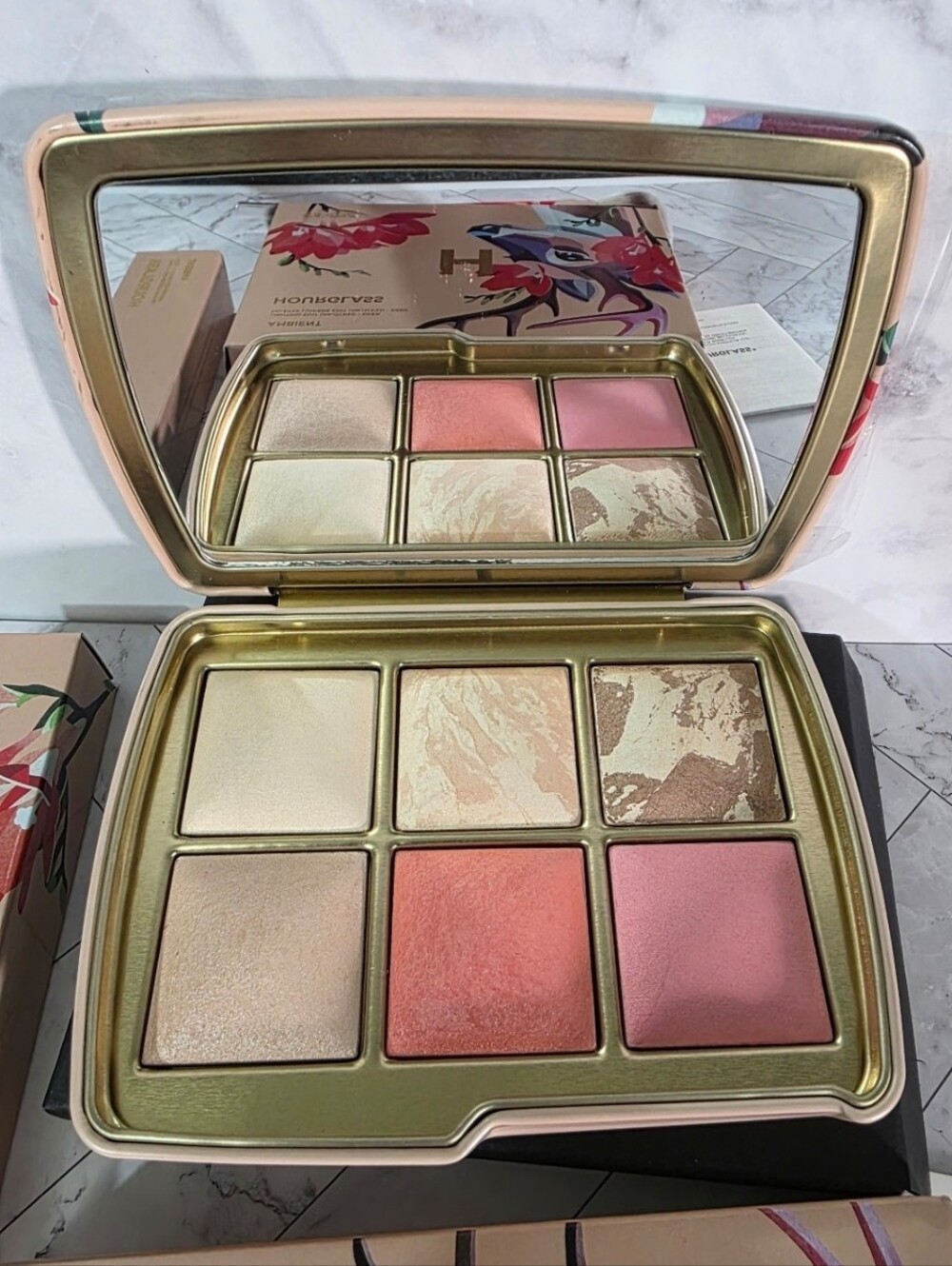 *Deer - Hourglass limited collection Palette for blushes , bronzer , highlighter
